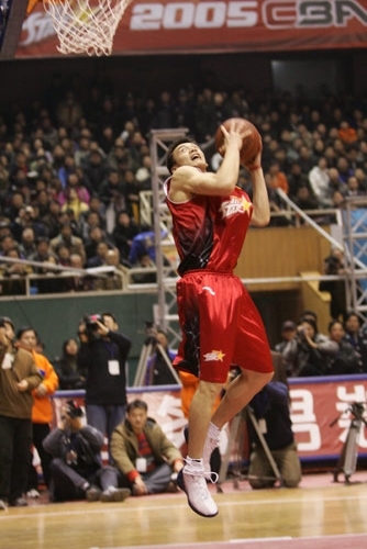 劳塔罗国米生涯欧冠62次出场并列队史第二，仅次于萨内蒂（劳塔罗欧冠为国米出场62次，队史并列第二，仅逊萨内蒂）